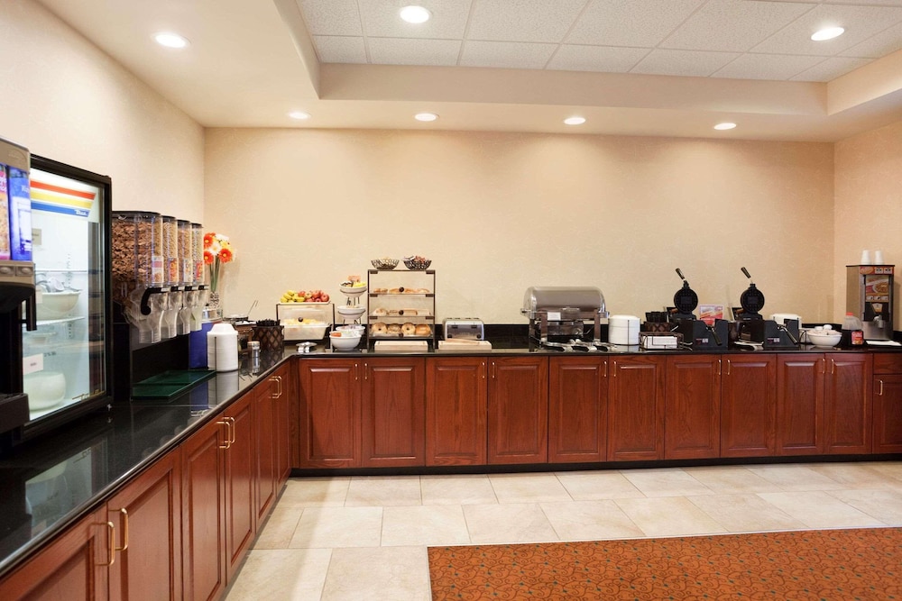 

Lamezia Terme - California (MD) - Country Inn & Suites by Radisson, Lexington Park (Patuxent River Naval Air Station), MD