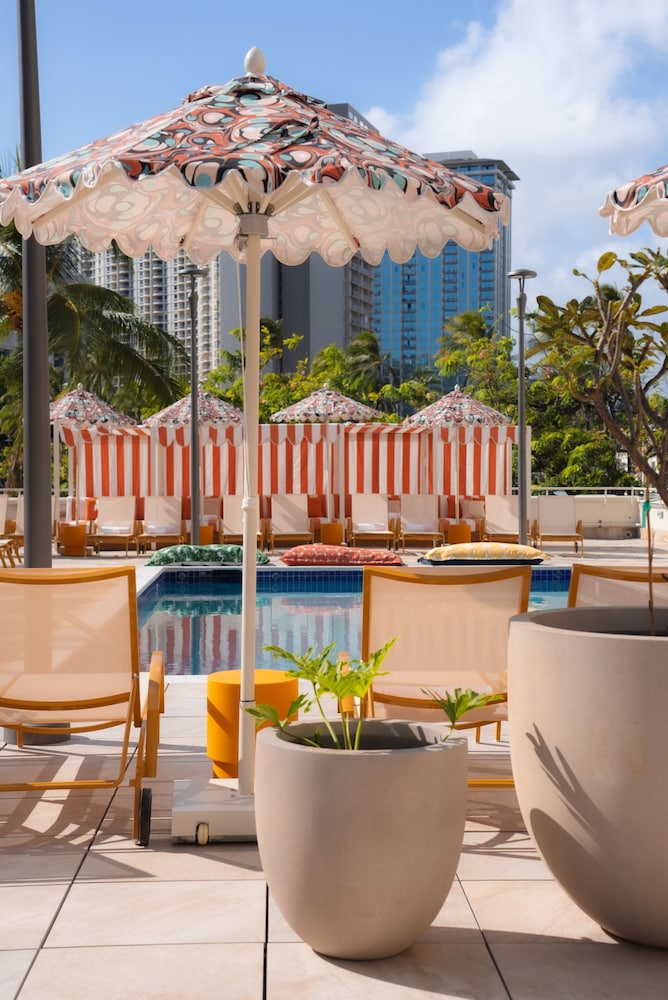 

Bari - Honolulu - Romer Waikiki at the Ambassador