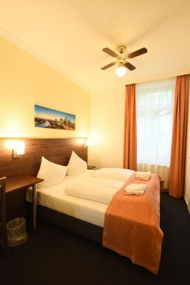 

Milano - Francoforte sul Meno - Hotel Little Paris