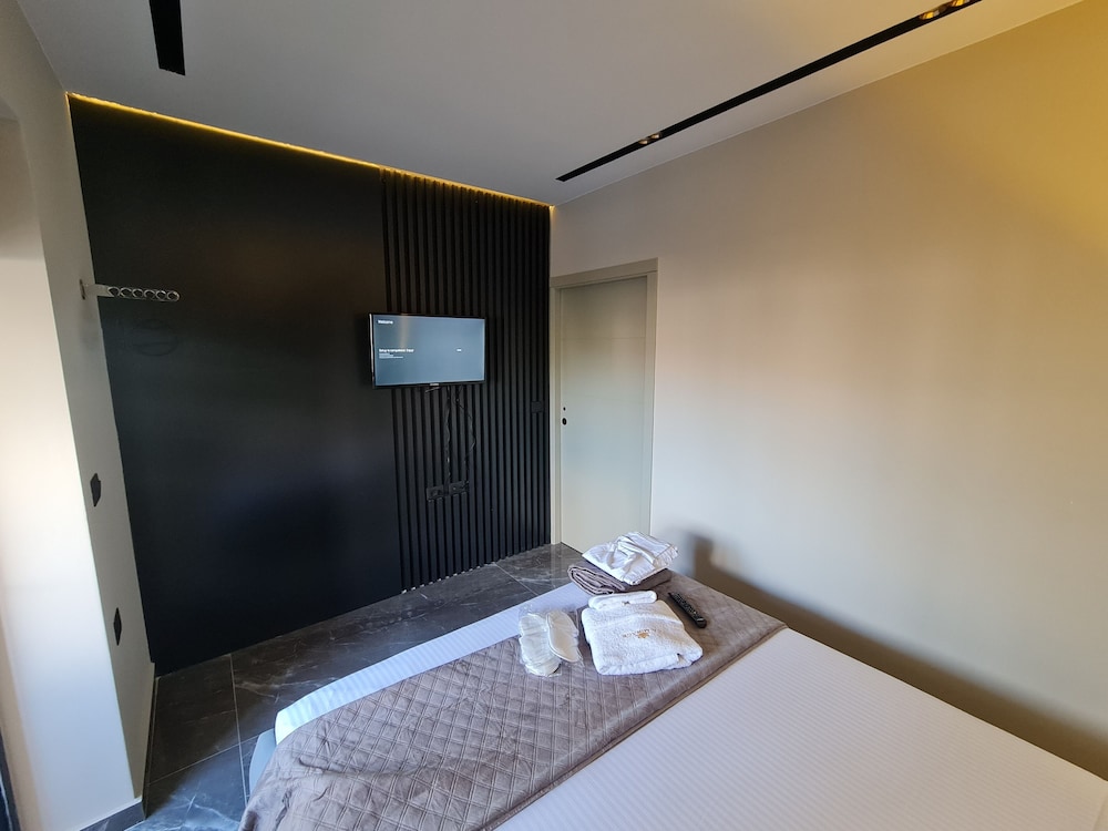 

Bari - Tirana - La Mirage Suites & Apartments