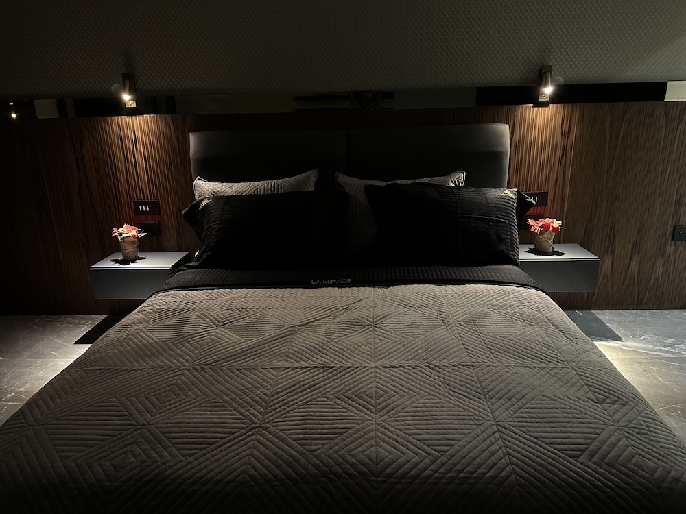 

Roma - Tirana - La Mirage Suites & Apartments