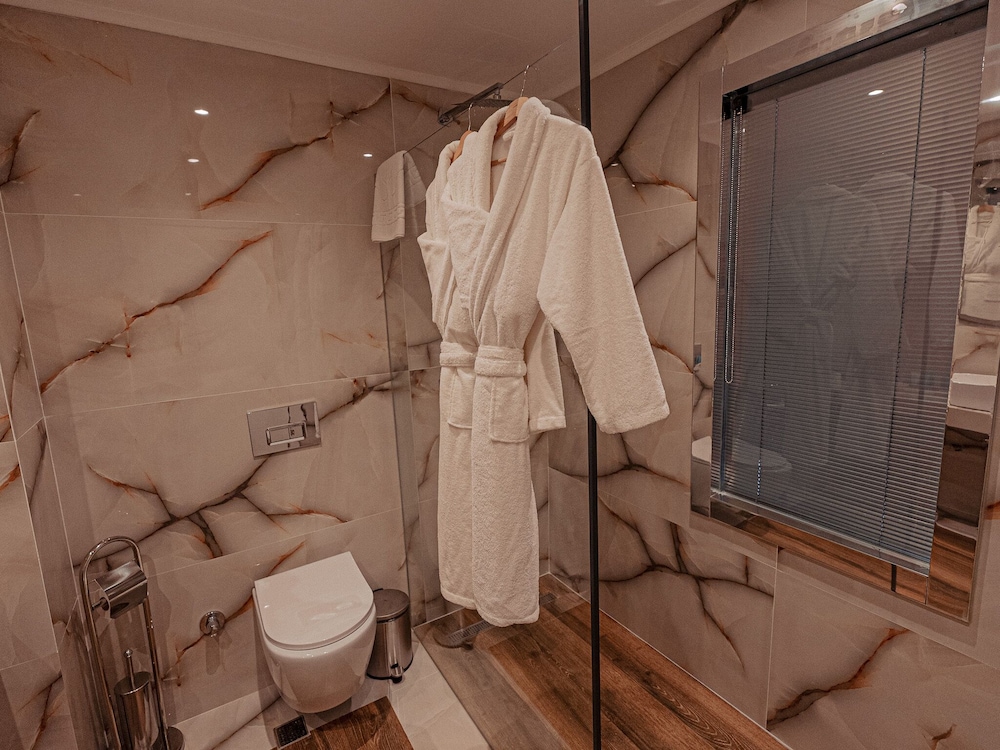 

Milano - Gundogan - Palmalife Hotel