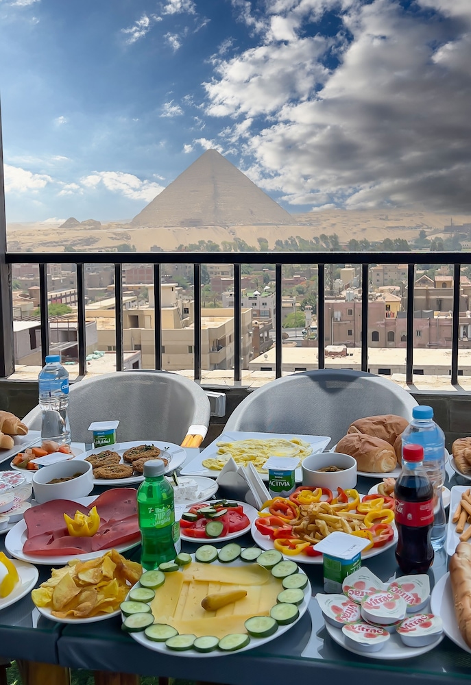

Roma - Il Cairo - pyramids tower view inn