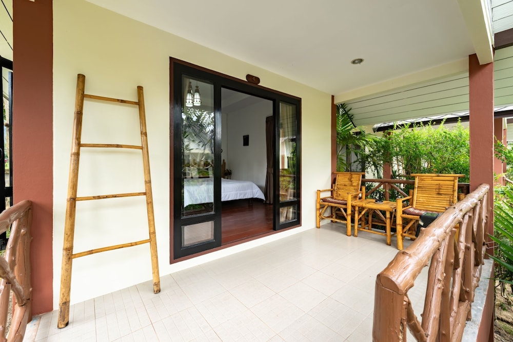

Roma - Lipa Noi - Tropical Heavens Garden Samui
