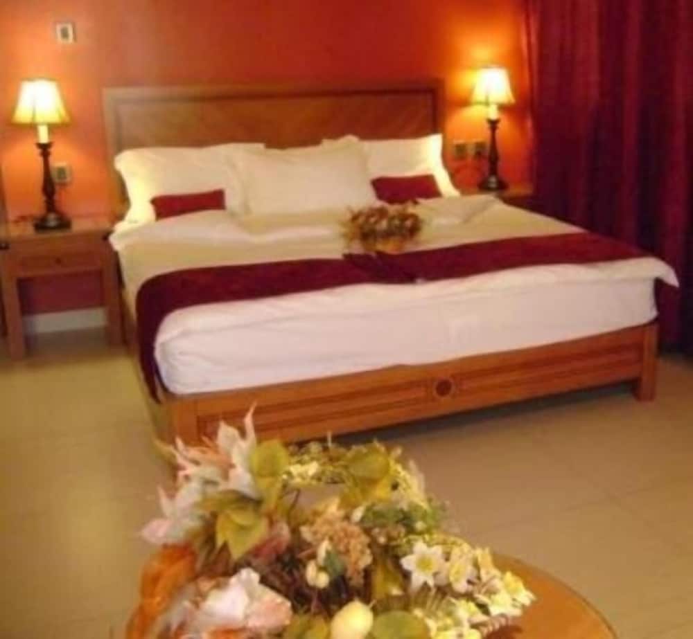 

Roma - Muscat - Larosa hotel