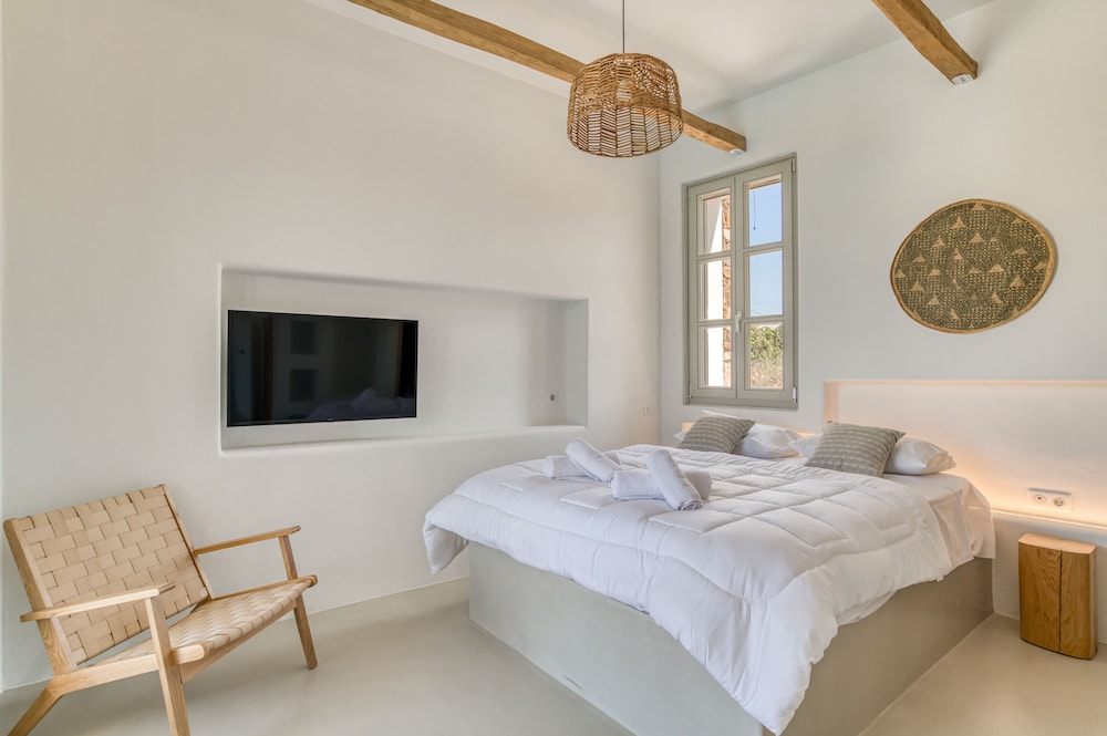 

Bologna - Drios - Lil Paros Luxury suites