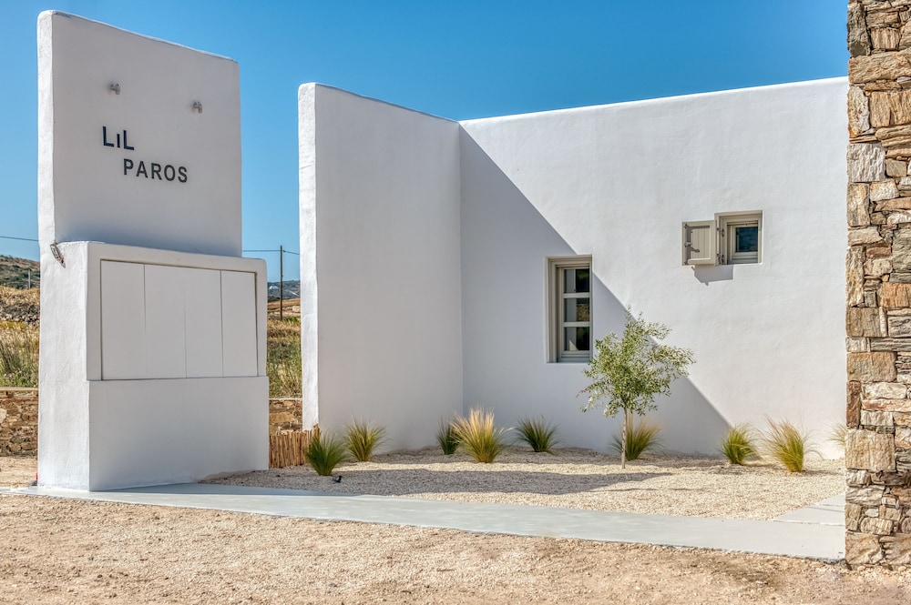 

Venezia - Drios - Lil Paros Luxury suites