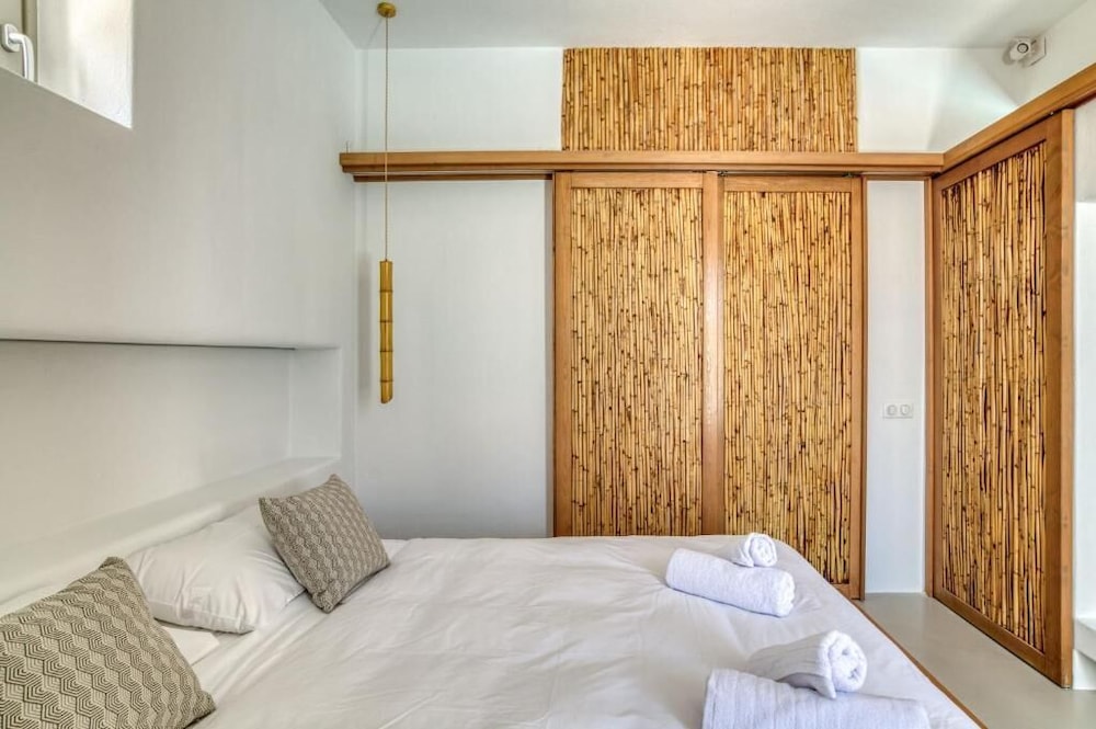 

Napoli - Drios - Lil Paros Luxury suites