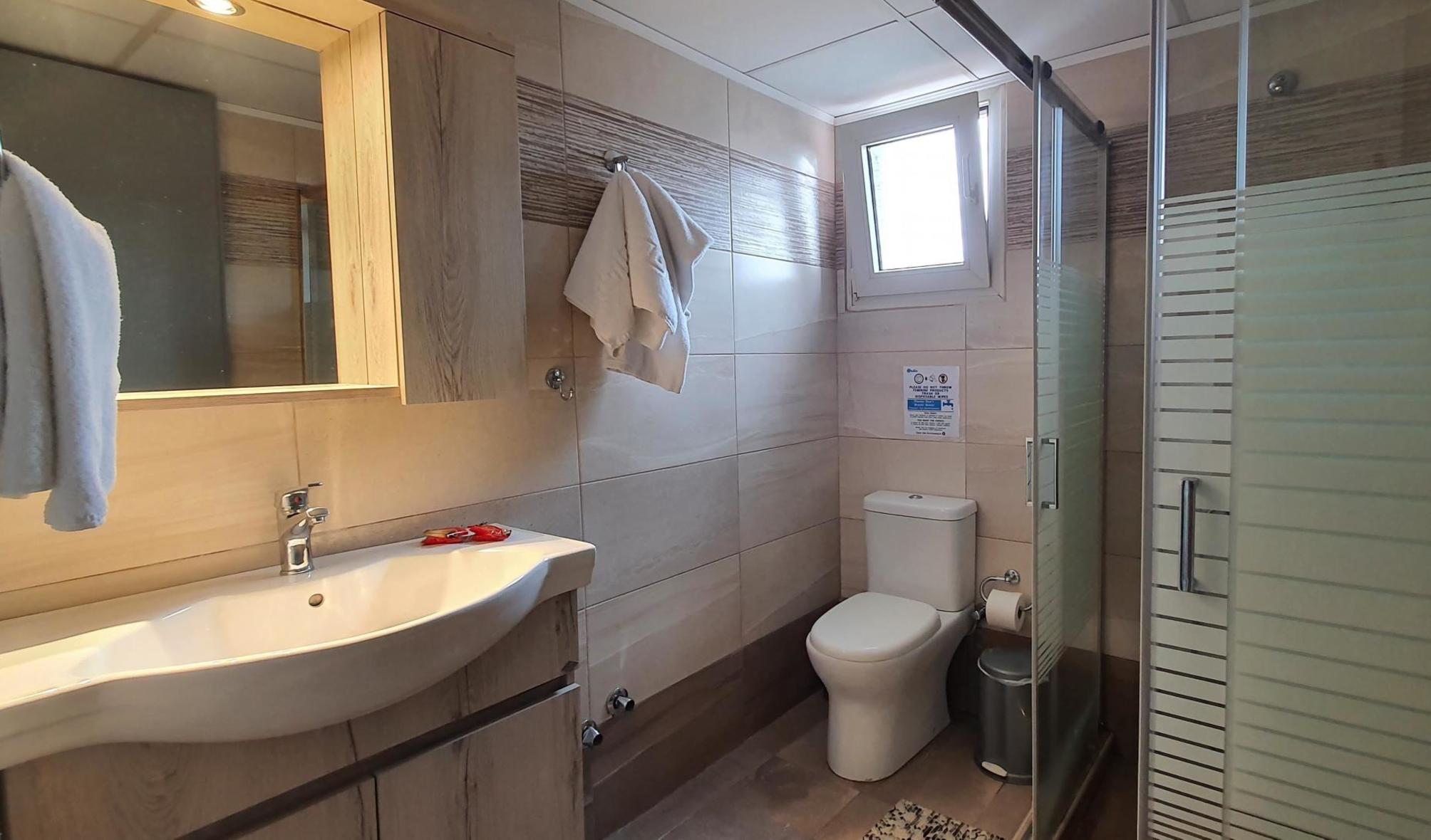 

Milano - Kokkíni Khánion - Erato Hotel