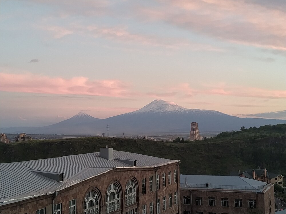 

Milano - Yerevan - Panorama Hotel