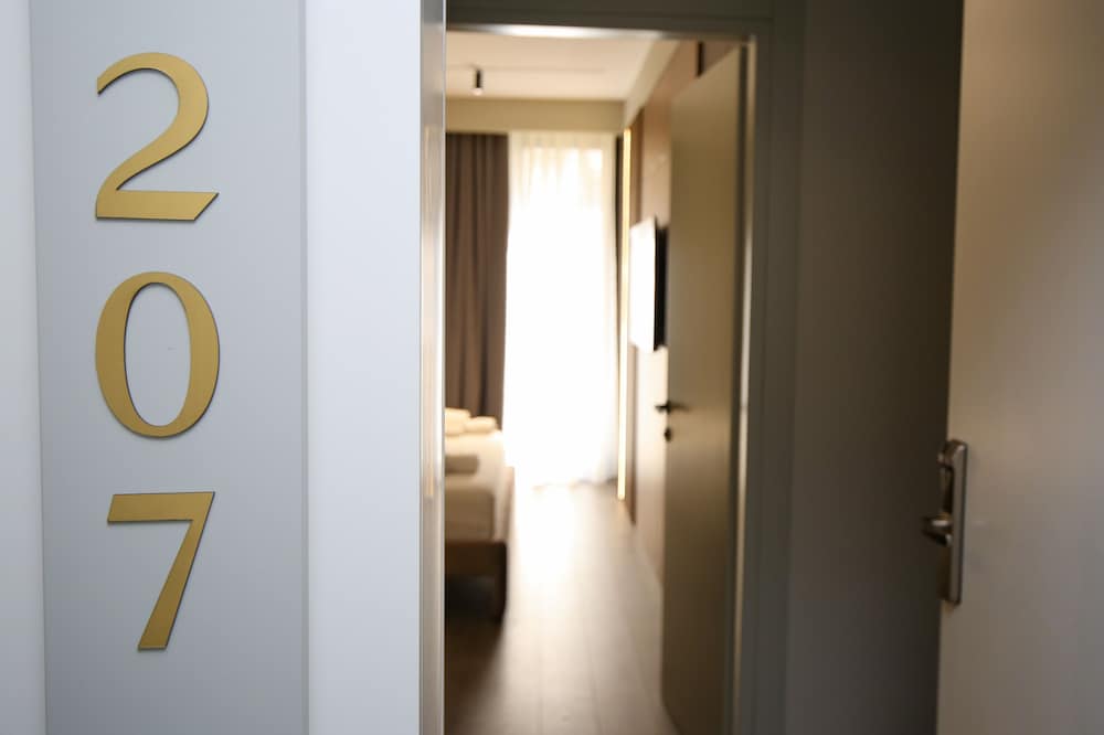 

Milano - Valona - Charm Hotel
