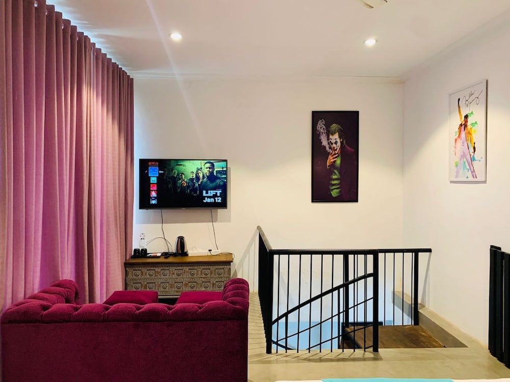 

Milano - Sri Jayewardenepura Kotte - Angam Villas Colombo