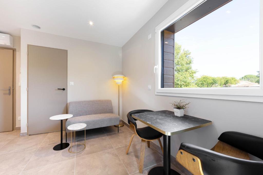 

Milano - Saint-Exupéry - Appart Hotel Coraline