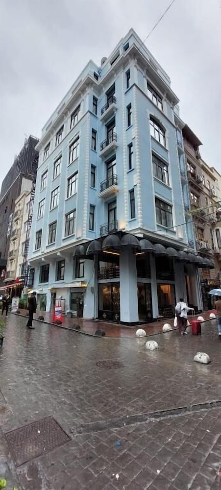 

Milano - Istanbul - Boss To Hotel Taksim