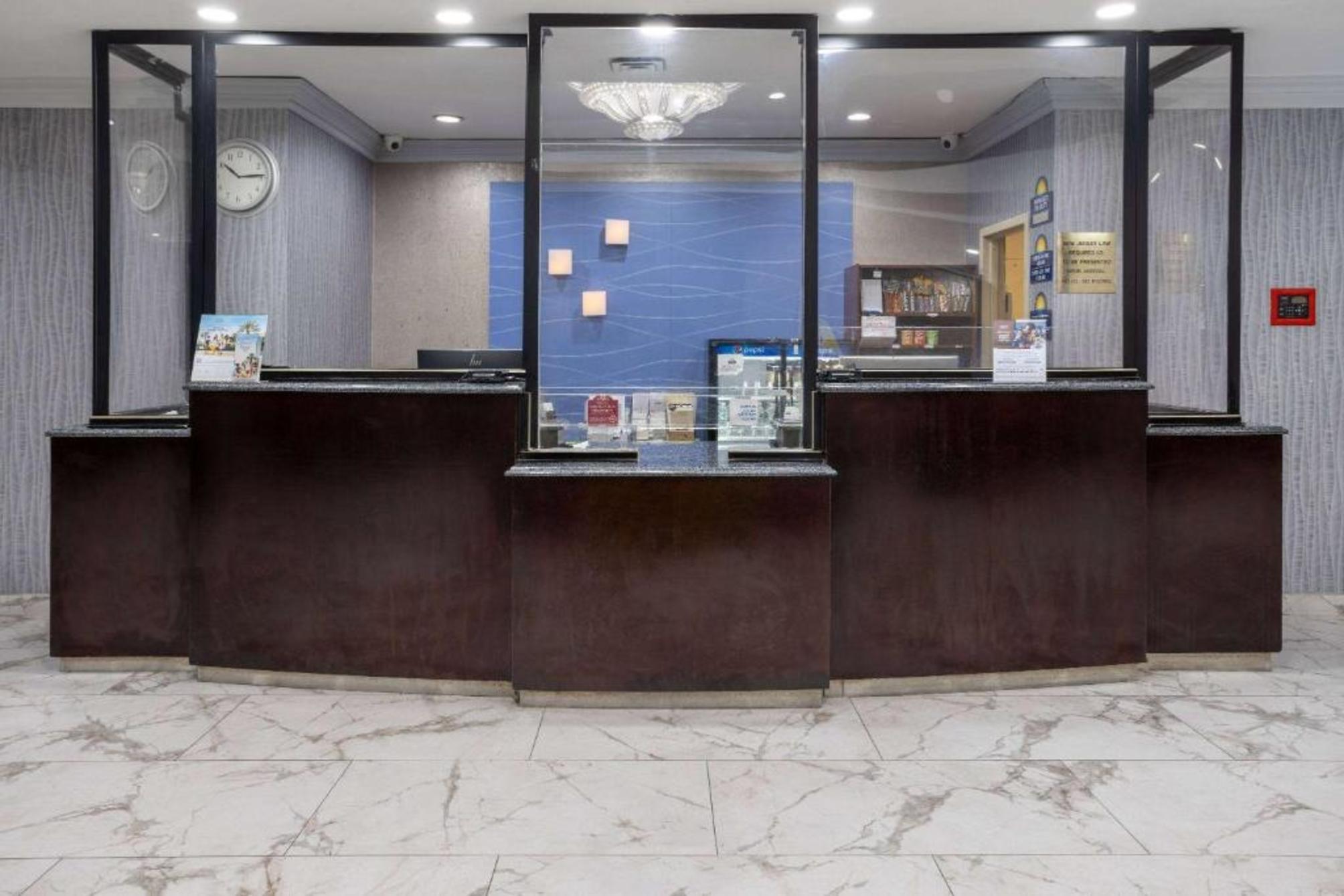 

Bologna - Jersey City - Days Hotel By Wyndham North Bergen