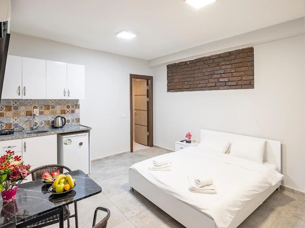 

Firenze - Istanbul - Red Tent Suite 84