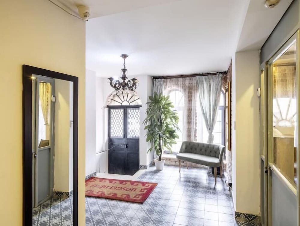 

Milano - Beyoğlu - Red Tent Suite 84