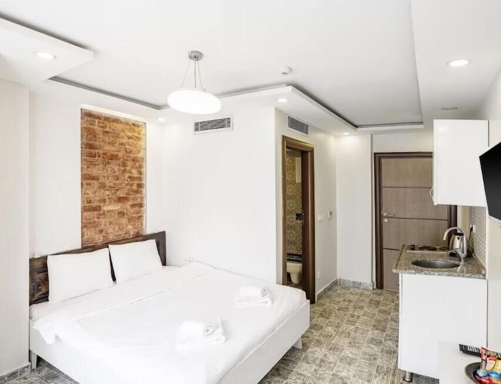 

Firenze - Istanbul - Red Tent Suite 84