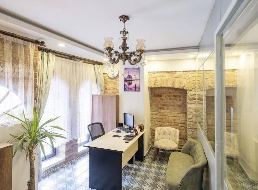 

Venezia - Istanbul - Red Tent Suite 84