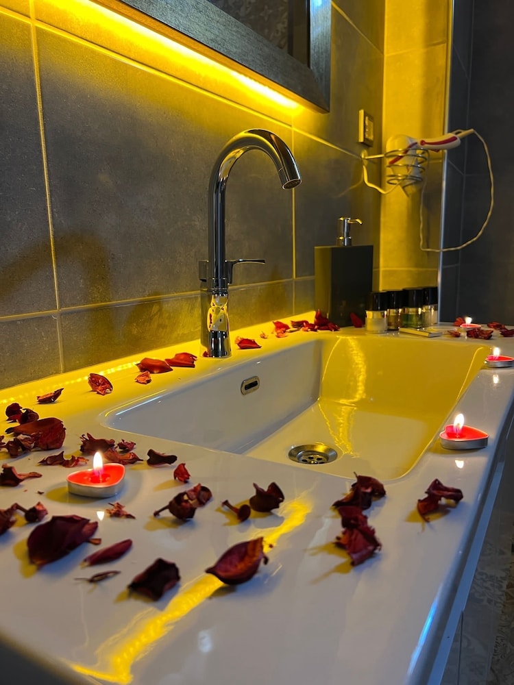 

Roma - Kayseri - Zirve Suit Rezidans