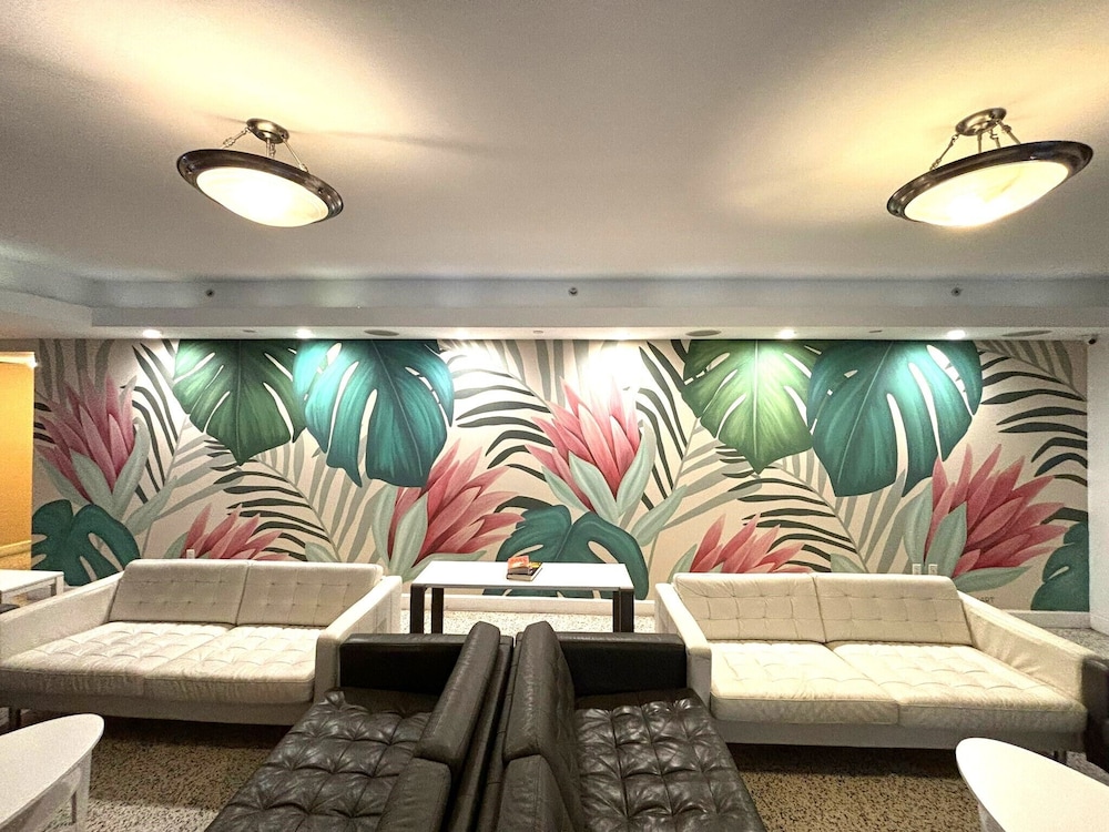 

Roma - Surfside - Collins Hotel