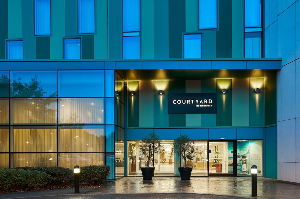 

Napoli - Burstow - Courtyard by Marriott London Gatwick Airport