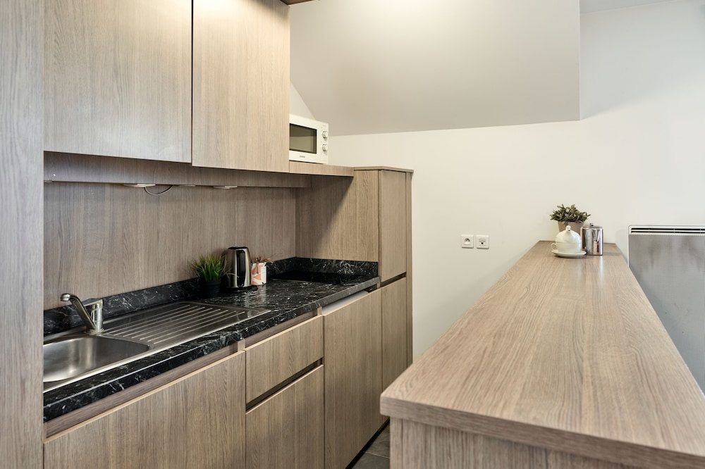 

Ancona - Paris Charles de Gaulle - Zenitude Hôtel Résidences Roissy Village