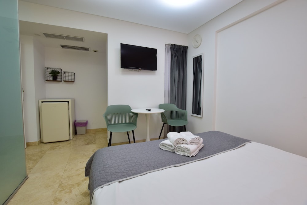 

Bari - Bucarest - Dacia Residence Apartments