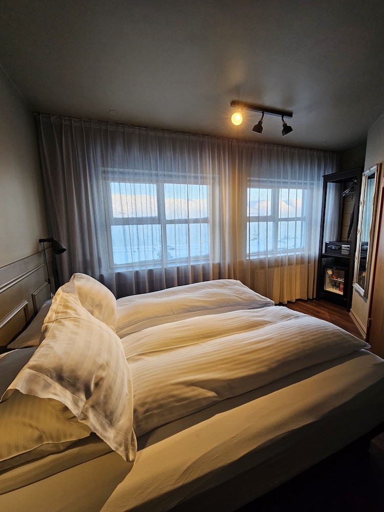 

Napoli - Akureyri - Hotel Akureyri