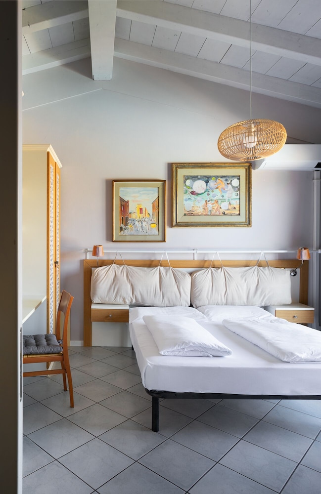 

Milano - Puegnago sul Garda - Le Terrazze sul Lago Hotel & Residence