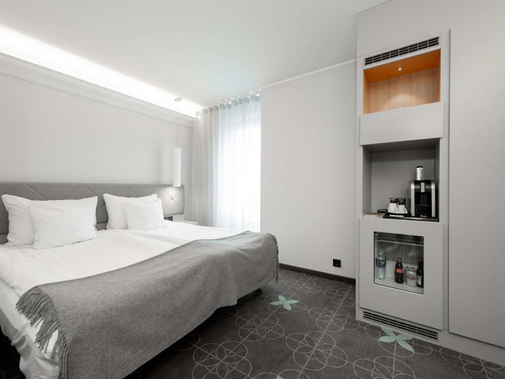 

Napoli - Tallinn - Hotel L'Ermitage