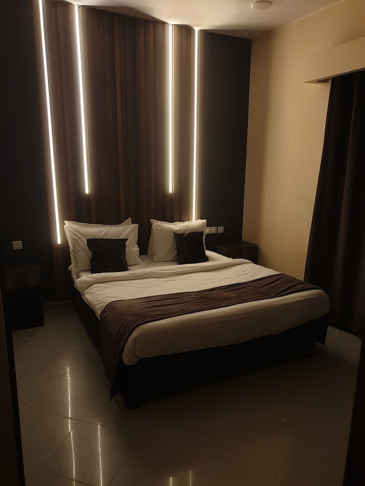 

Roma - Oran - Le Privilege Hotel