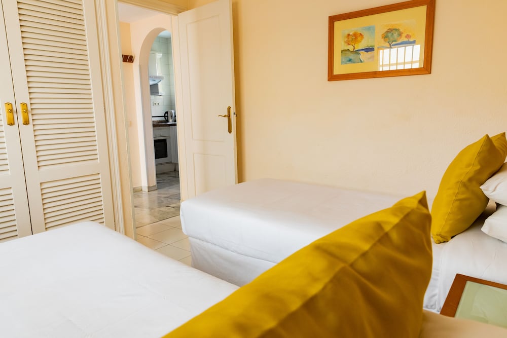 

Roma - La Cala de Mijas - Ramada Hotel & Suites by Wyndham Costa del Sol Fuengirola