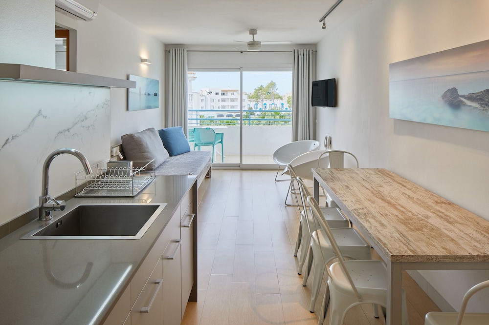 

Catania - San José de Sa Talaia - Playa Bella Apartments