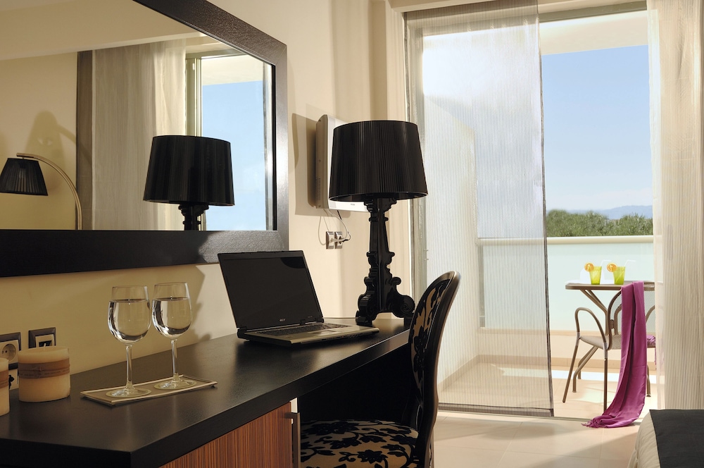 

Bologna - Milatos - Angela Suites Boutique Hotel