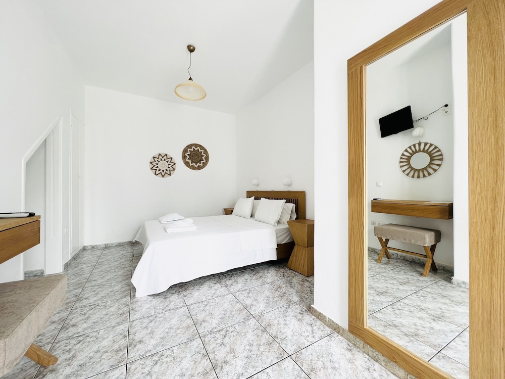 

Milano - Ftelia - Cyclades Blue