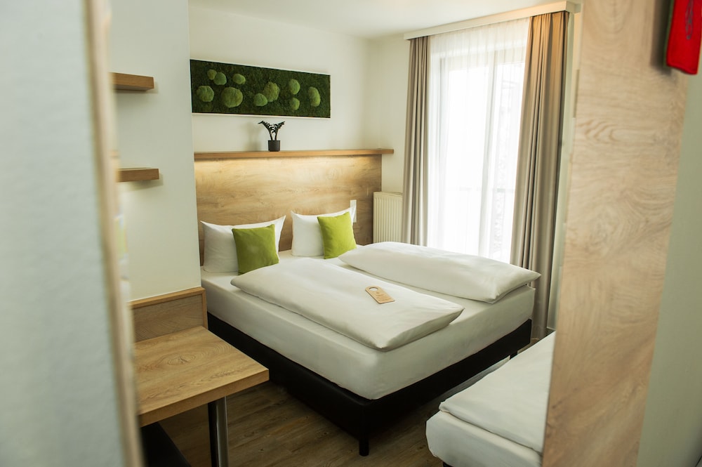 

Roma - Unterhaching - Hotel Perlach Allee by Blattl