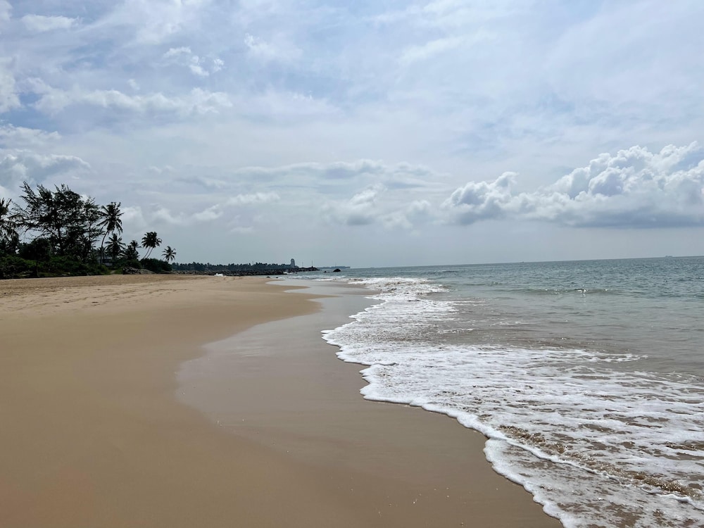

Roma - Ahungalla - Oceanfront Luxury Private Villa in Ambalangoda