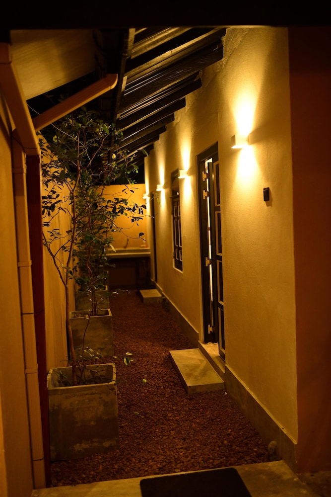 

Napoli - Ahungalla - Oceanfront Luxury Private Villa in Ambalangoda