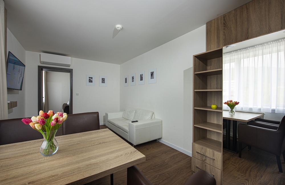 

Roma - Kaluža - Residence ŠÍRAVA