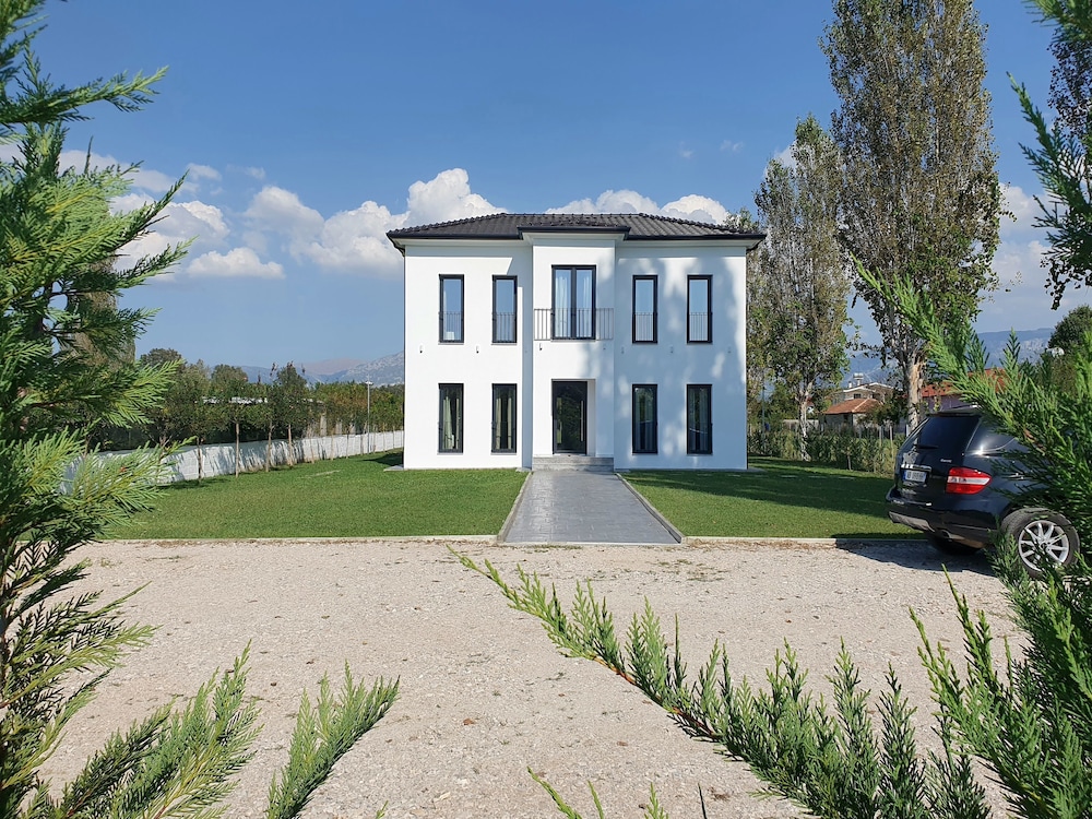 

Bari - Rinas - Nerium Garden Inn Tirana Airport