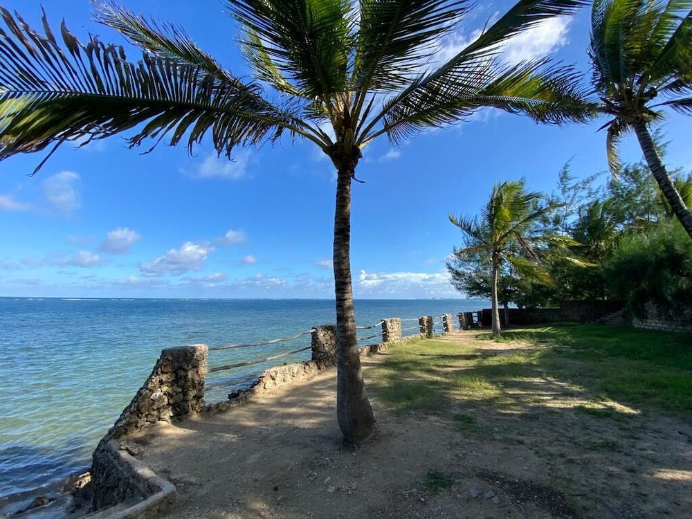 

Milano - Bamburi - Cool Breeze Beachfront Apartments