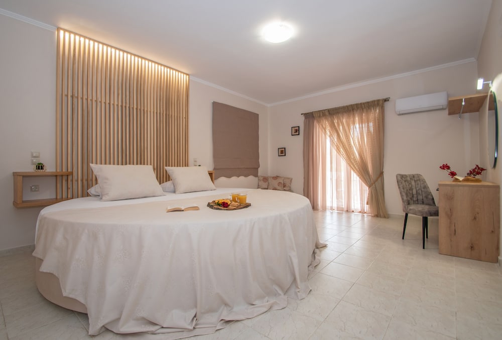 

Bologna - Kypseli - Estella Luxury Villa
