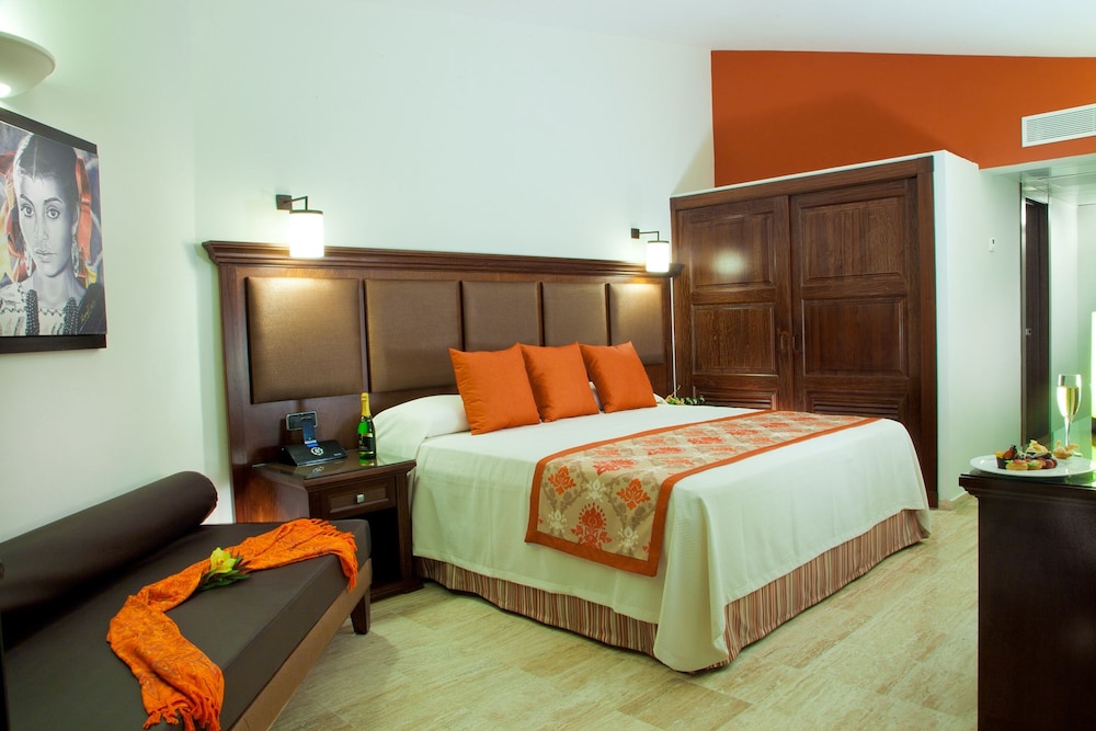 

Roma - Bucerías - Grand Palladium Vallarta Resort And Spa All Inclusive