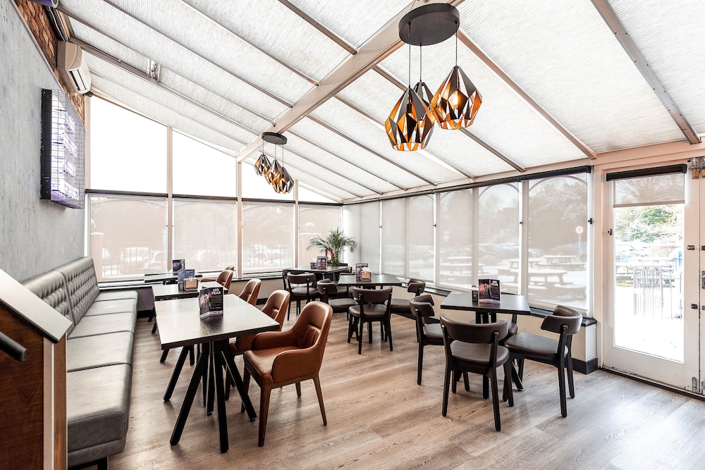 

Bologna - Manchester Airport - Village Hotel Manchester Cheadle