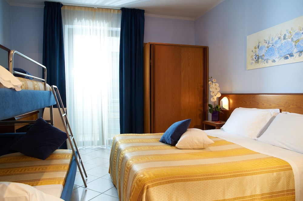 

Milano - Camaiore - Hotel Sirio