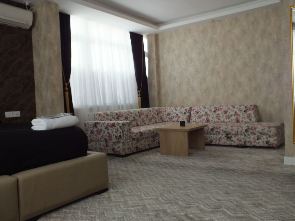 

Milano - Ankara - ÇANKAYA SUIT HOTEL