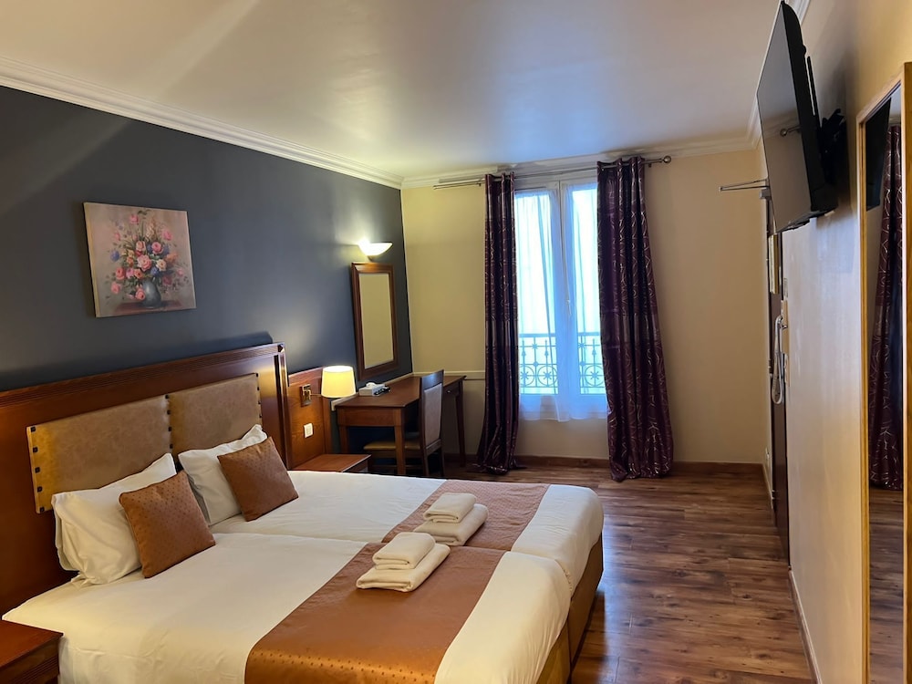 

Bari - Clichy - 121 Paris Hotel