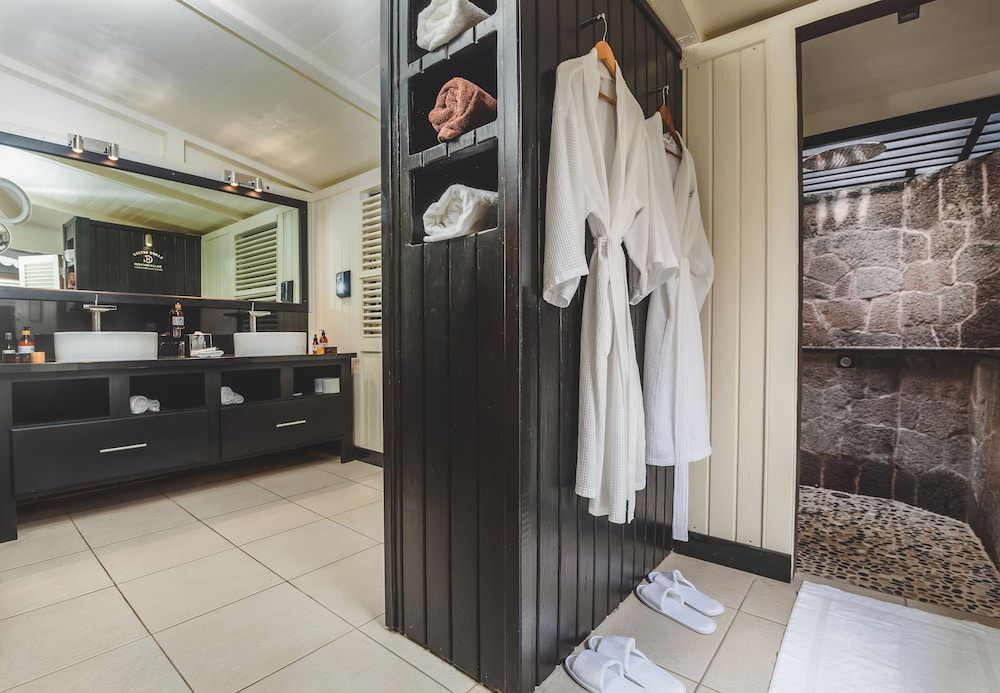 

Roma - Soufriere - Rabot Hotel from Hotel Chocolat