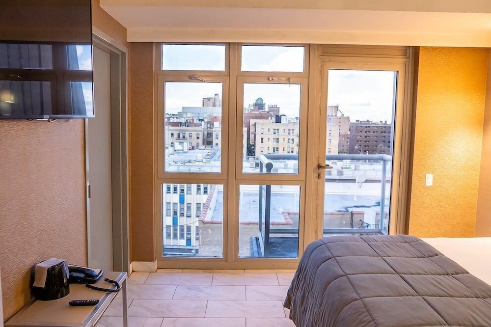 

Roma - Bronx - Hotel Moca NYC